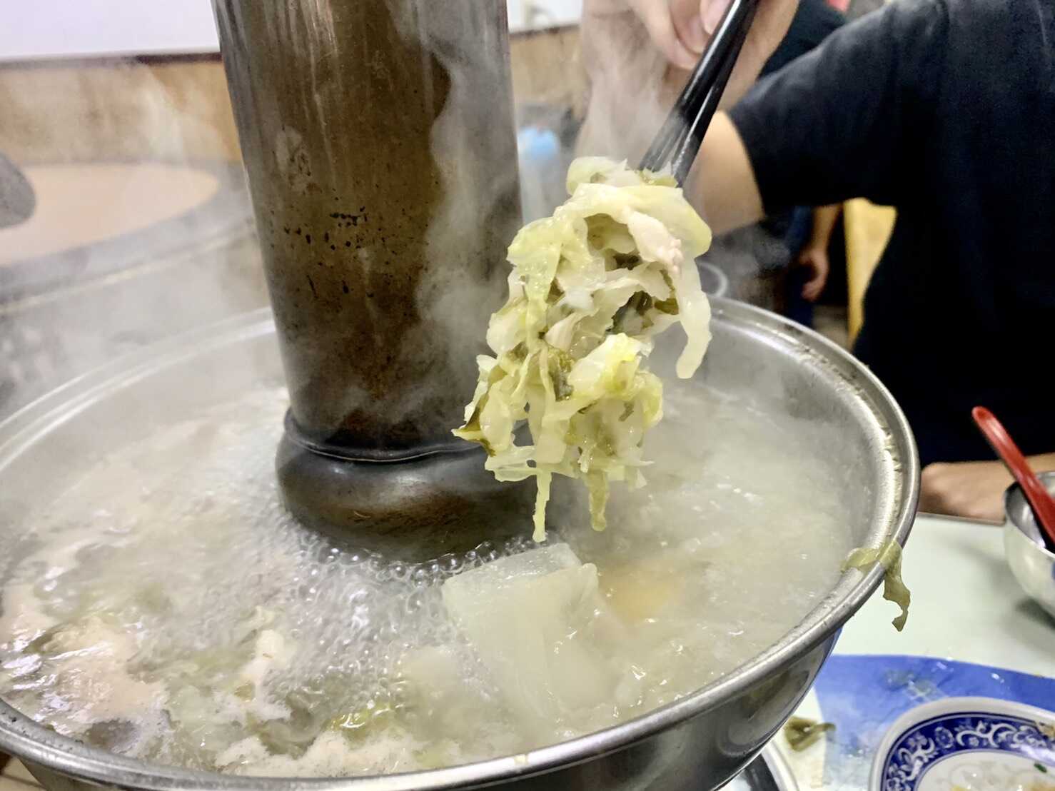 【桃園美食】中壢。一畝田酸菜白肉鍋|鄰近內壢火車站私房老店,大推人氣酸菜白肉鍋 【桃園美食】中壢。一畝田酸菜白肉鍋|鄰近內壢火車站私房老店,大推人氣酸菜白肉鍋